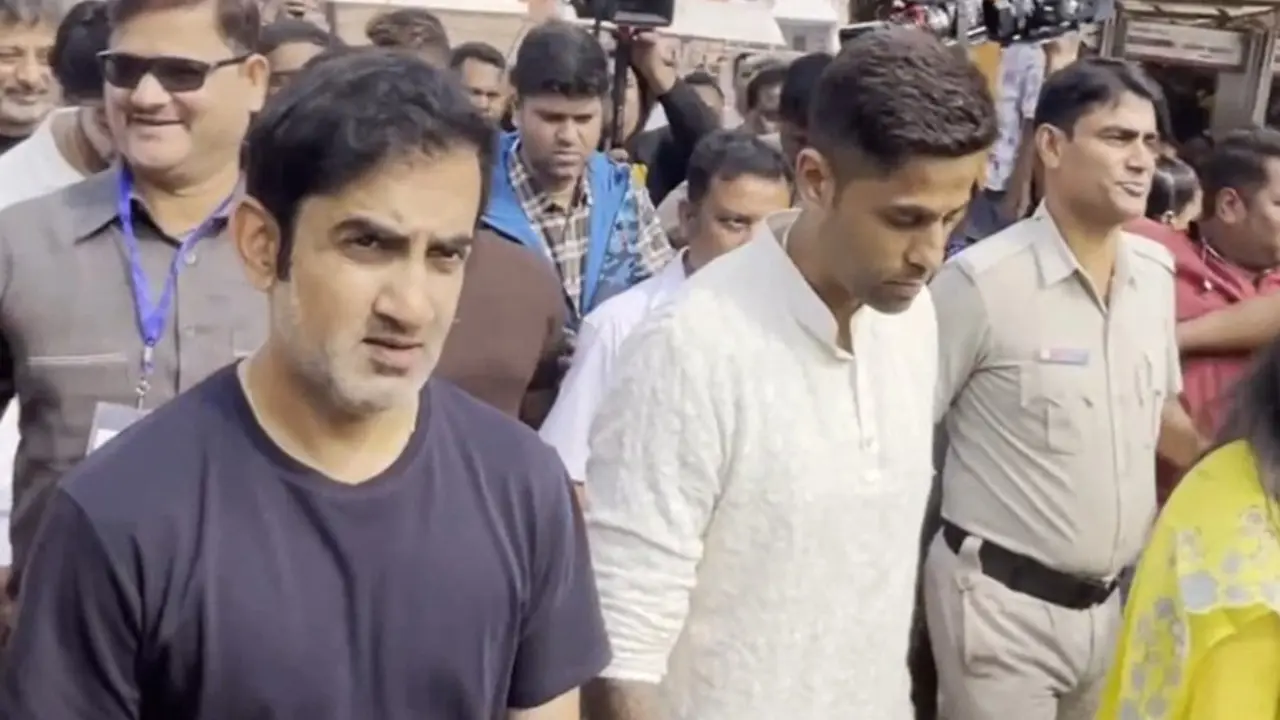 Team India cricketers, head coach visit Shri Jagannath Temple in Odisha