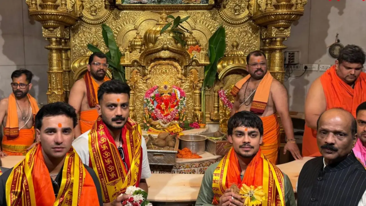 Indian Cricketers Seek Blessings at Siddhivinayak Temple Before England Showdown