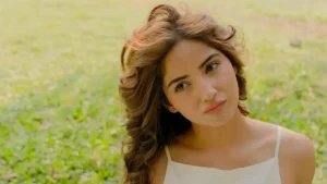 Meet Kashmira Pardeshi: The Captivating Star of Glory